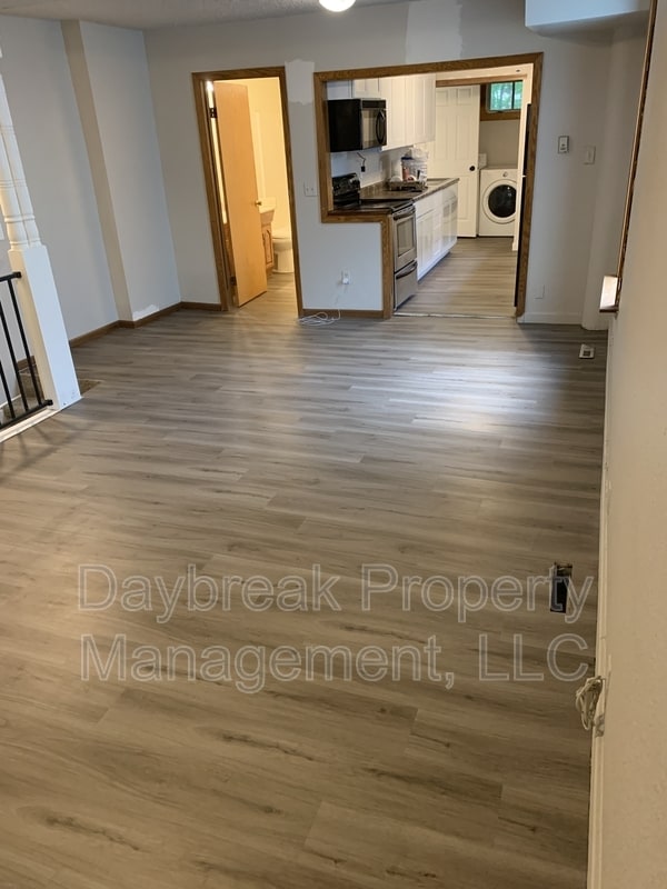 Photo - 1005 12th St N