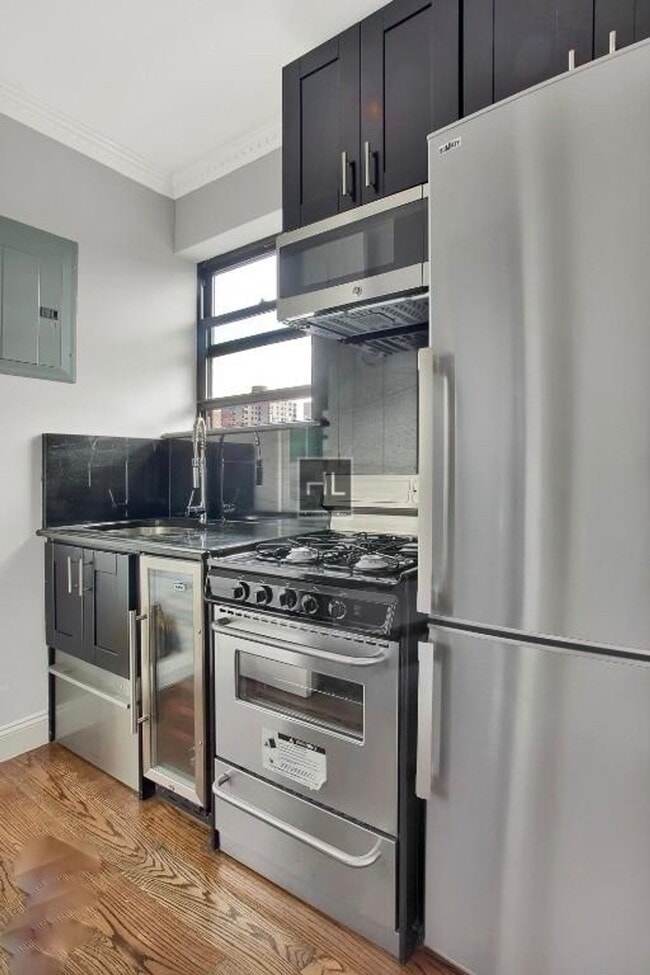 Photo - East 105th Street Unidad 10