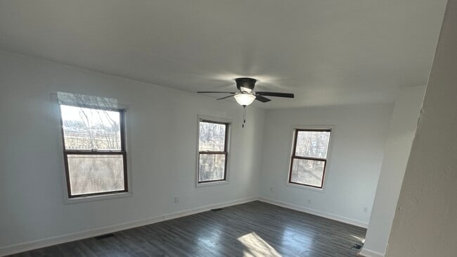 Photo - 410 Ivanhoe Rd