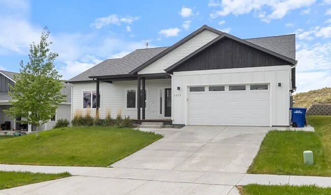 Photo - 3 Bedroom 2 Bath in Livingston!