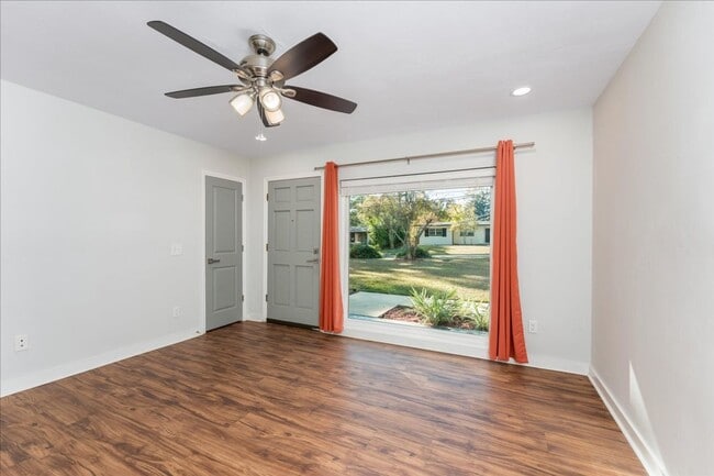 Photo - 3 Bed / 2 Bath in Levy Park
