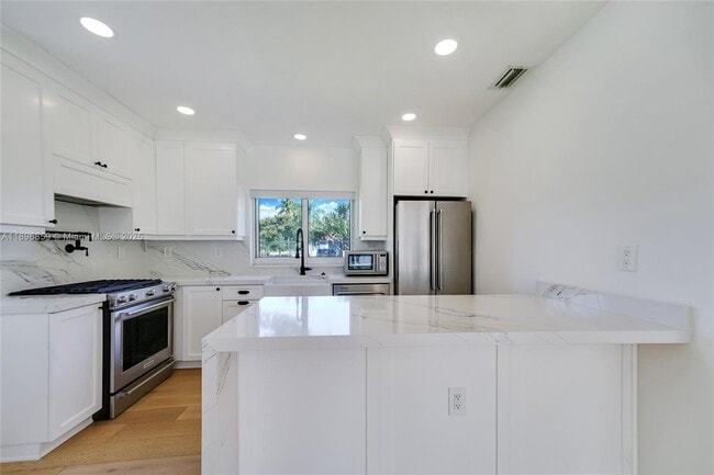 Photo - 2 NE 108th St