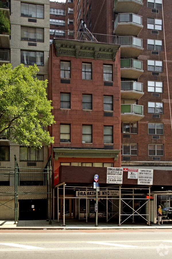 Photo - 127 E 34th St Apartments