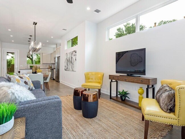 Photo - 1111 Brookswood Ave Unidad A