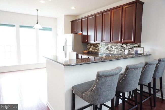 Photo - 1403 Hampshire Ln