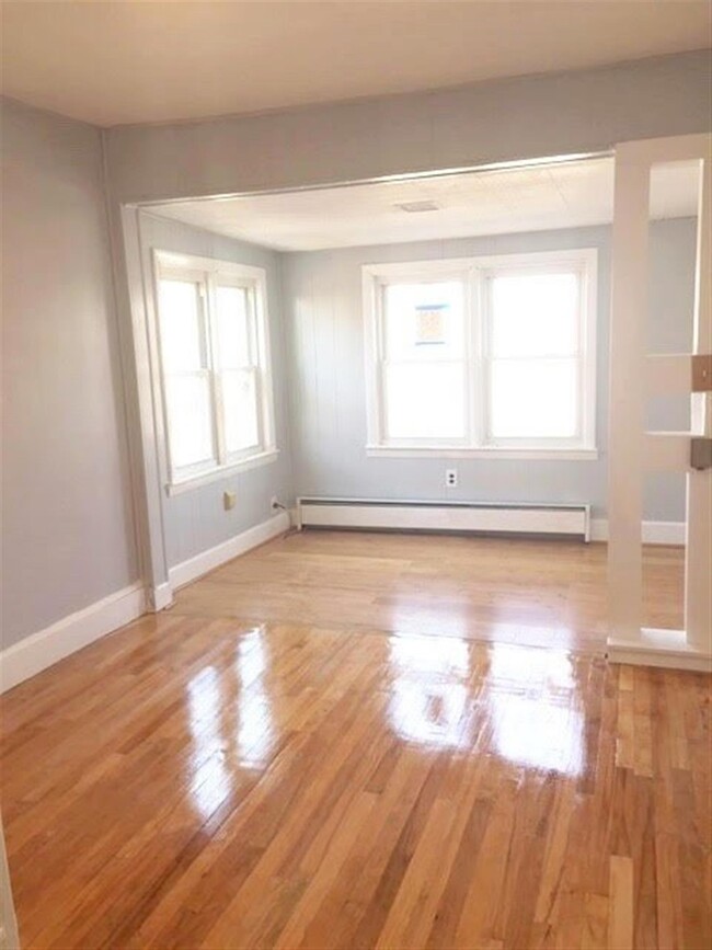 Building Photo - 62 Woods Ave Unit 2
