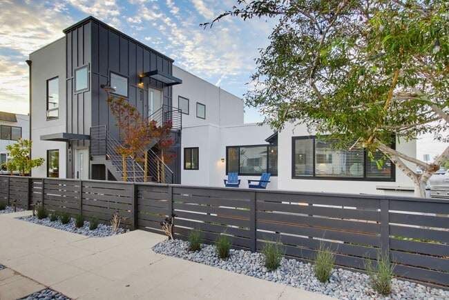 426-426 Arbor Dr Unit 422-Upper Unit