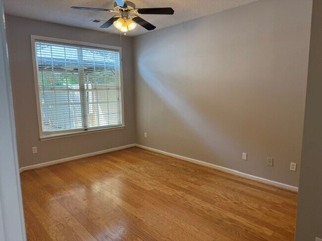 Photo - freshly paint 3 bed 2 bath townhome