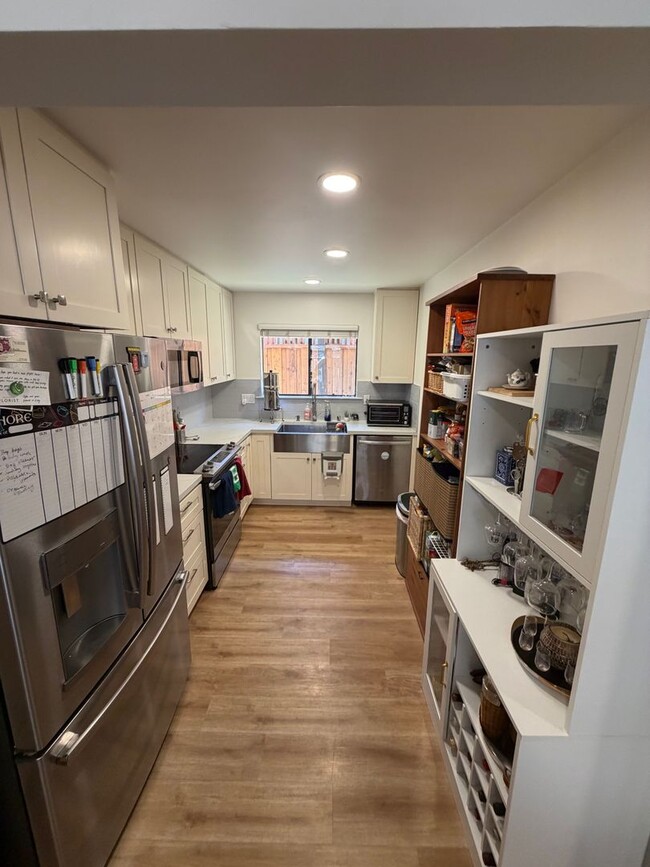 Photo - 457 Tyndall St