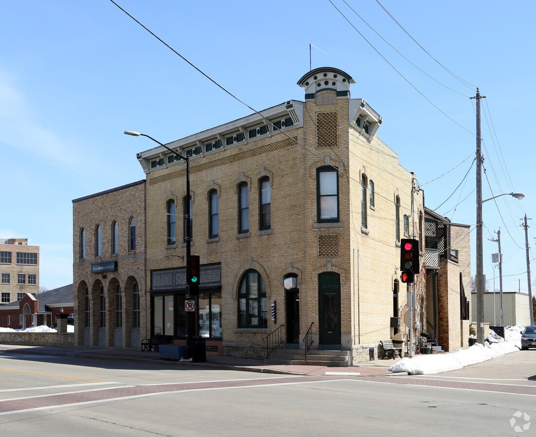 Photo - 301-303 N Commercial St