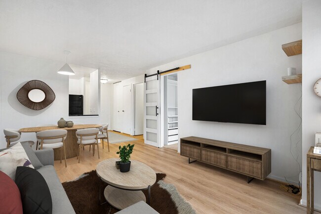 Photo - 4343 N Clarendon Ave Unidad 911