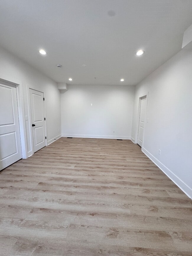 Photo - 3320 Elm Ave