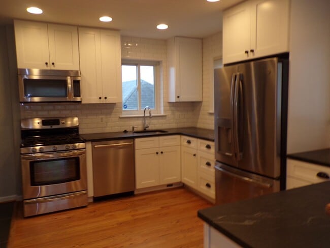 Photo - Beautiful Three Bedroom House in N Arlington; Dominion Hills