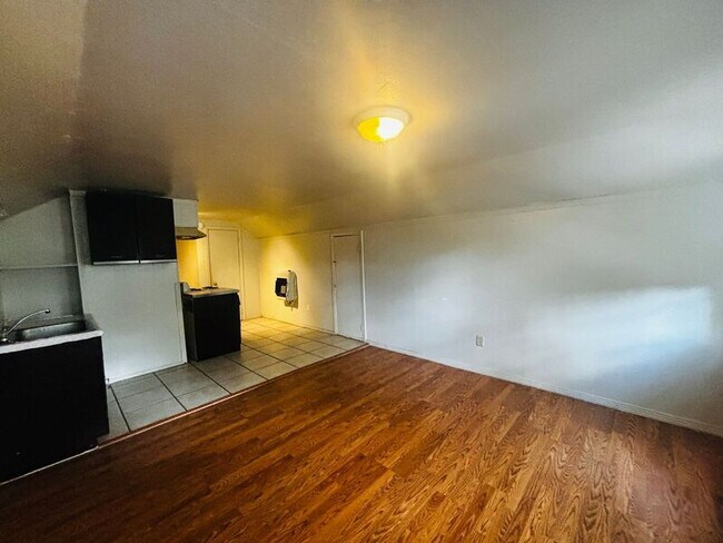 Photo - 1025 Madison St Unit C