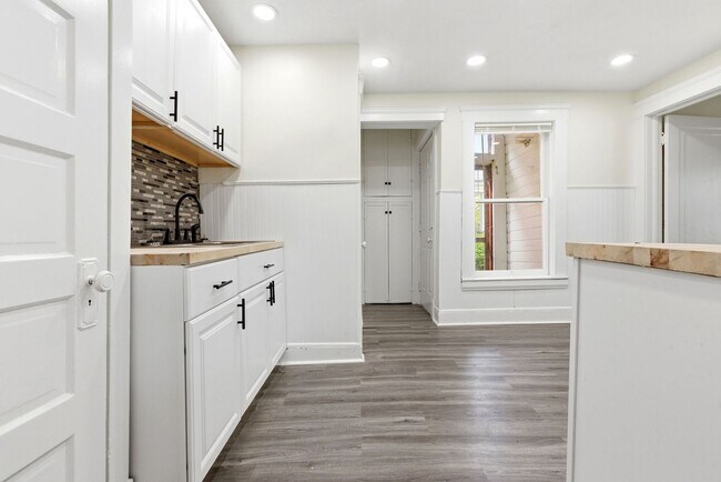 689 Midland Ave Unit 1