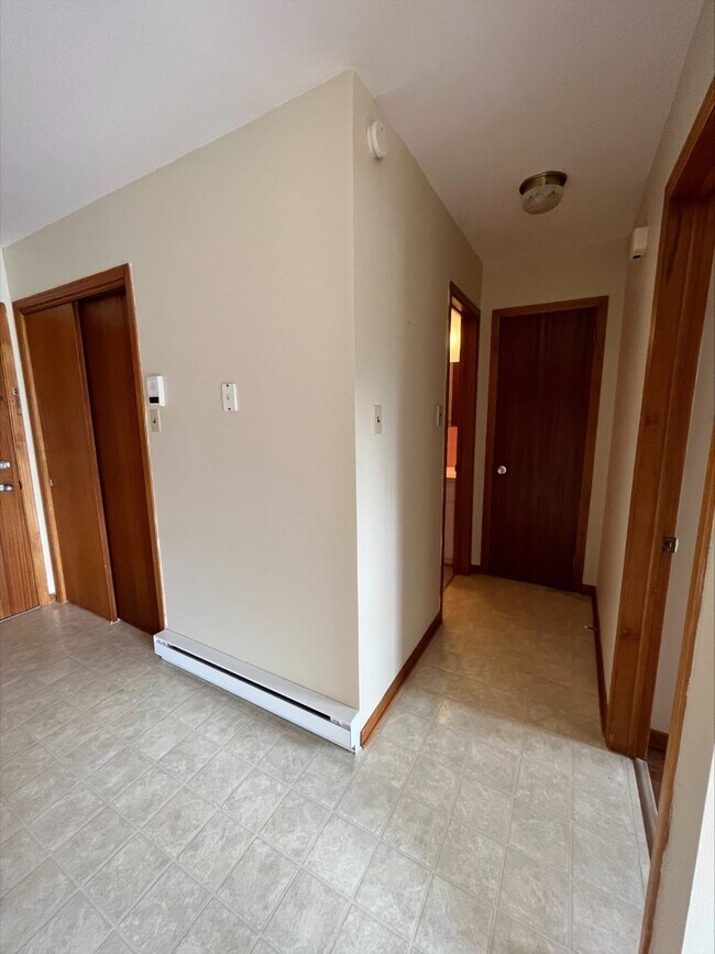 Photo - 615 Chalmers Ct Unit 16