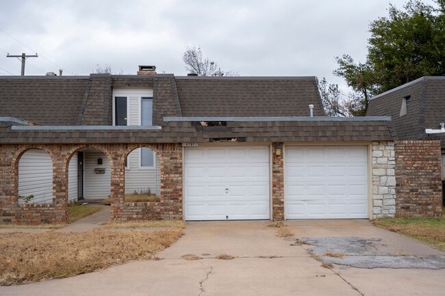 Building Photo - Spacious, Updated & Cute Home Near Lake He...