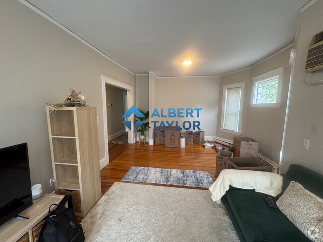 Building Photo - 8 Chapman Pl Unit 2 Rental