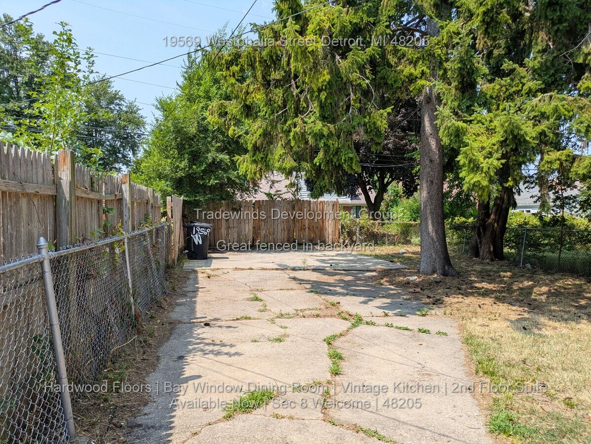 Photo - 19569 Westphalia St Unit 1