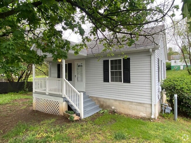 Building Photo - Wonderful 2 Bedroom Home