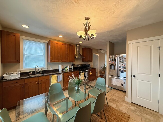 Building Photo - 119 Central St Unit 1