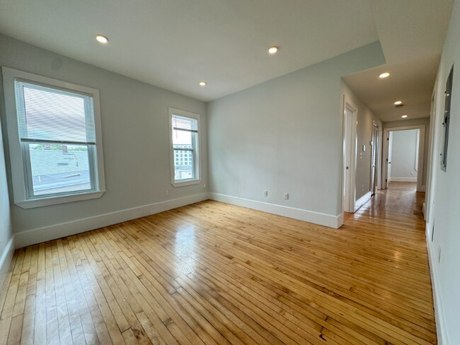 Photo - 301 Hancock St Unit 2