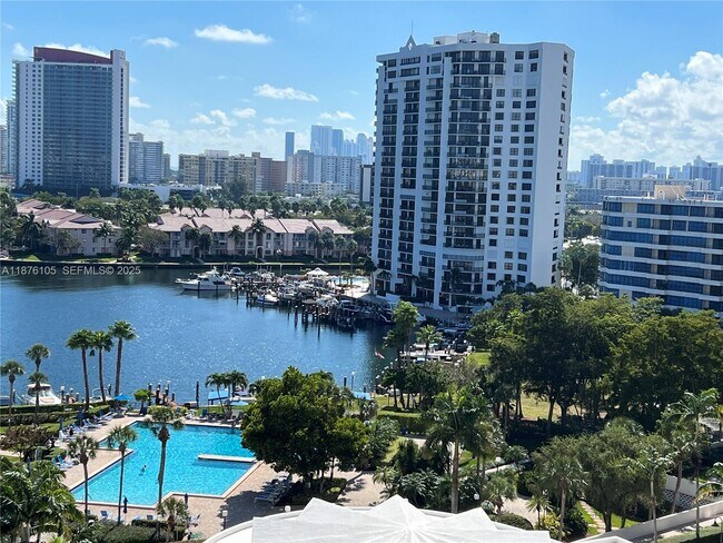 Building Photo - 2500 Parkview Dr Unit 1214