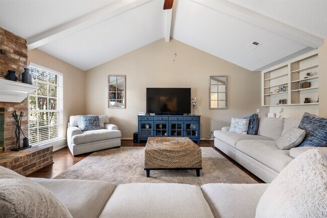 Photo - 1018 Trowbridge Dr