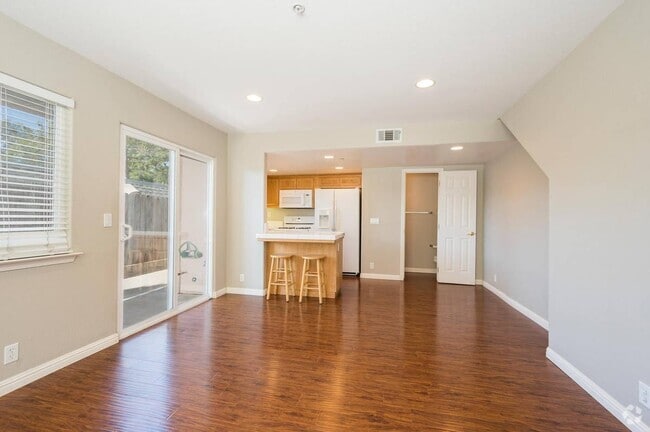 Building Photo - 3051 Augusta St Unit 4 Rental