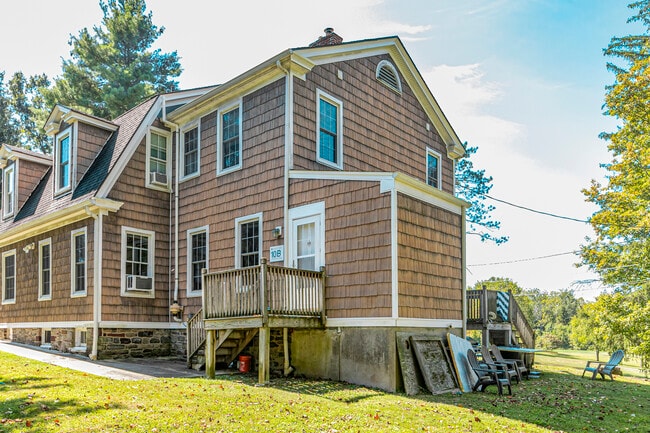 Building Photo - 10 Preservation Pl Unit B Rental