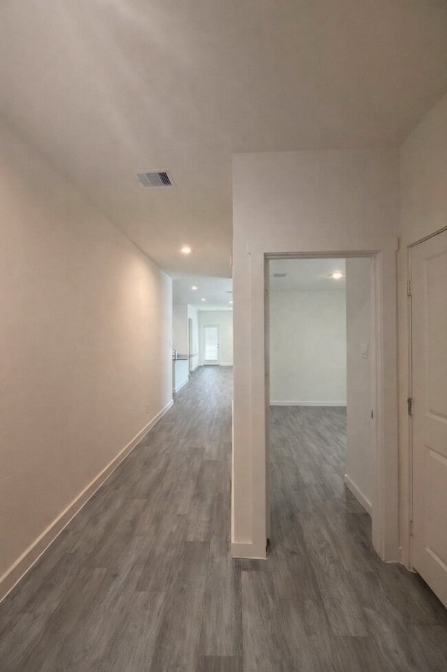 Photo - 31014 Brightwell Bnd