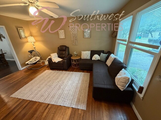 Photo - 3 bedroom 1 bath with large bedrooms! Easy walk to campus!
