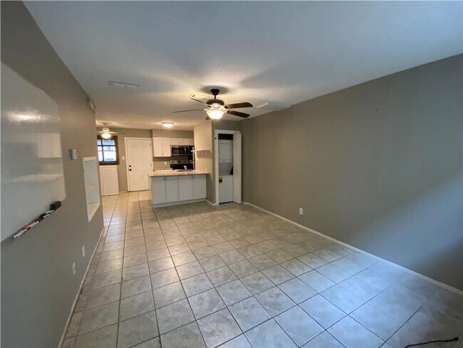 Photo - K672 - St. Charles #101 Unidad K672 - St. Charles #101