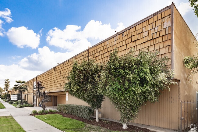 Fullerton Court