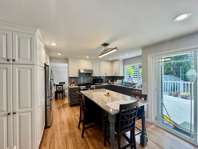 Photo - Heights of Klahanie