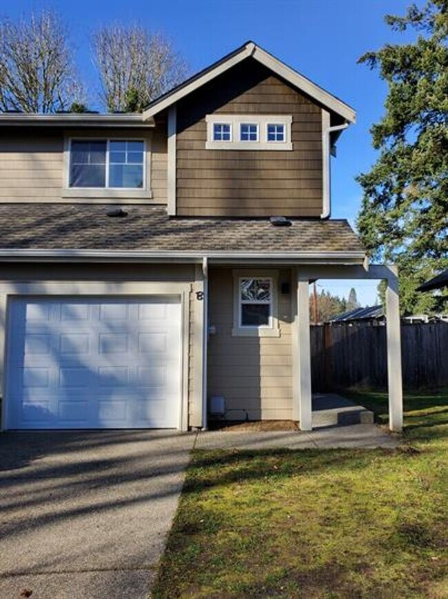 Photo - 3 Bedroom 2.5 Bath located in Tumwater