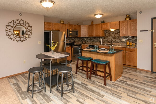 2BR, 2BA - 1,040SF