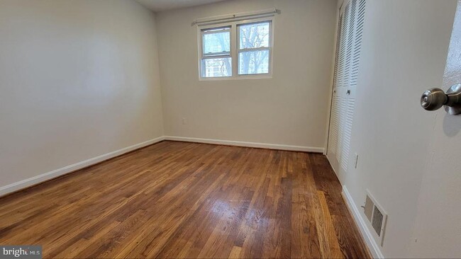 Photo - 121 Jasper Pl