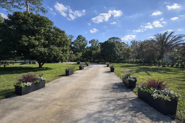 Photo - 16932 Calder Dr W