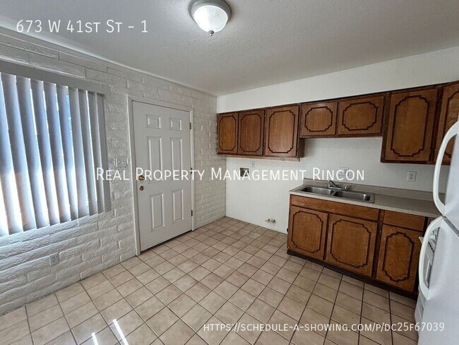 Photo - 673 W 41st St Unit 1