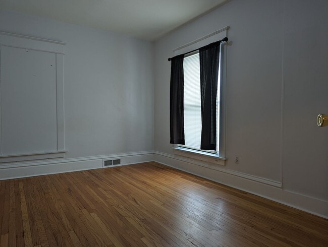 Photo - 2 BEDROOM NEAR DOWNTOWN Unit 2
