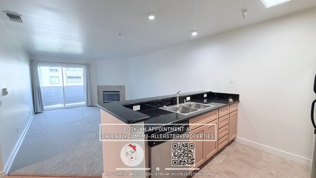 Photo - Remodled 1 bedroom 1 bath condo includes washer & dryer, water/garbage/parking! Unidad 4310