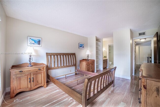 Photo - 3760 Inverrary Dr Unidad 3G