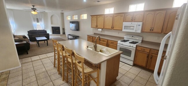 Photo - 5856 Ermemin Ave NW Apartamento
