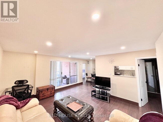 Photo - 3025 The Credit Woodlands