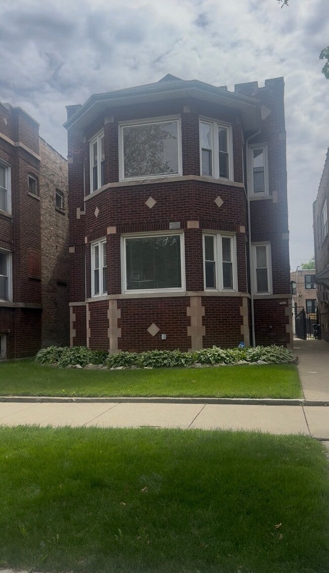 Building Photo - 7813 S East End Ave Unit B