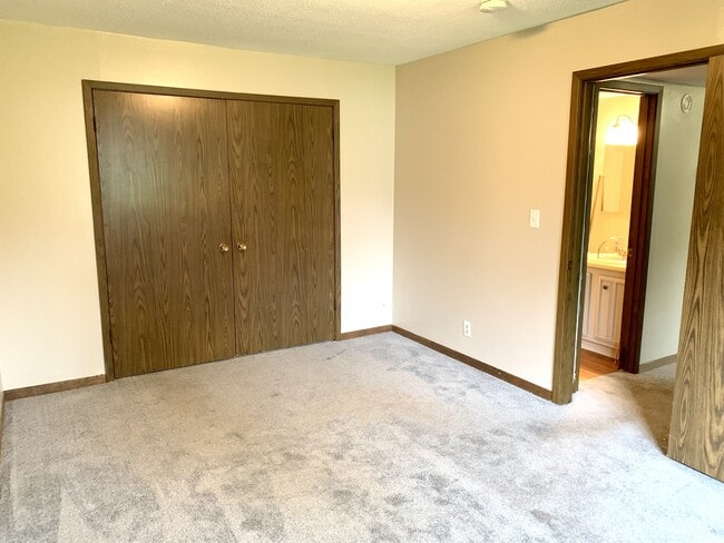 Building Photo - 2040 Edgewood Rd NW Unit 2040-06 Rental
