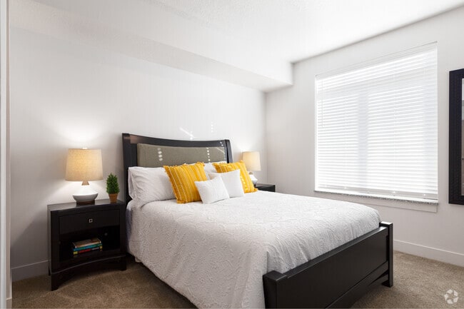 1BR, 1BA - 691SF