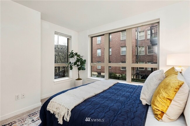 Bedroom - 1420 E Pine St Unit E410