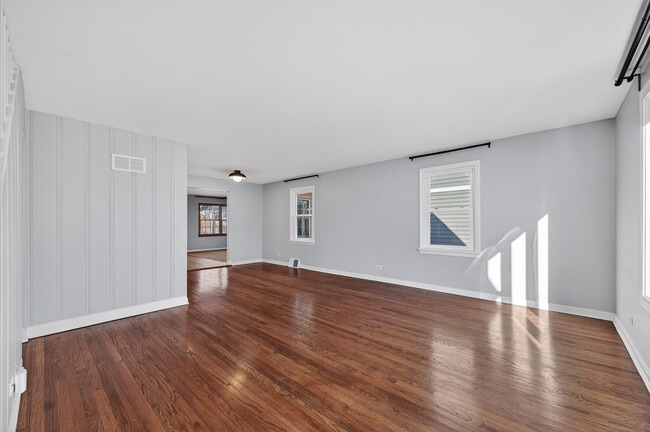 Photo - 4524 Washington St